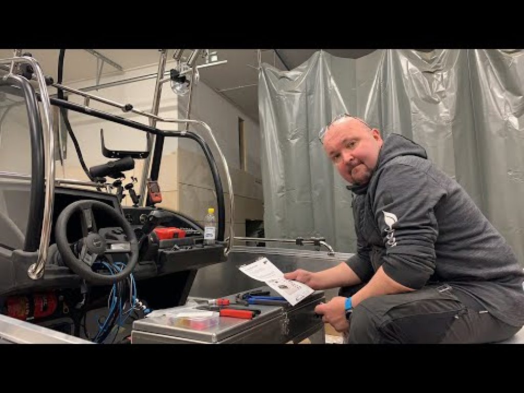 Veneen kalastusvarustelua